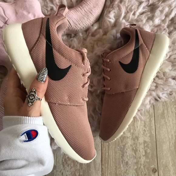 NWT Nike Roshe One Rare - Picture 2 of 7